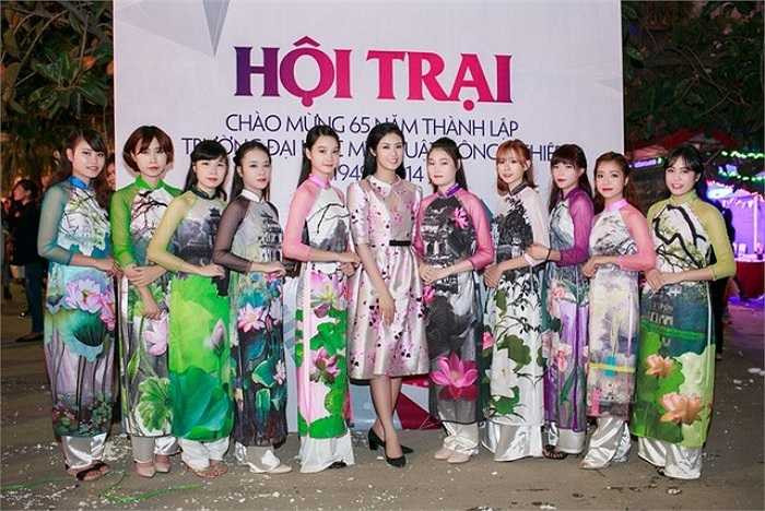 Cô hy vọng, đây sẽ là một món quà tri ân tới các thầy cô và ngôi trường cô đã theo học.