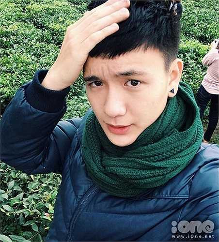 Nguyễn Đình Quang (sinh năm 1995, quê gốc Cao Bằng), hiện là sinh viên năm thứ 2, khoa Kinh tế, trường ĐH Luật Hà Nội. 