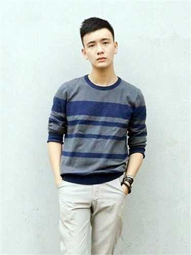 Là con trai nhưng Quang sở hữu làn da trắng ngần, khuôn mặt đẹp trai giống sao Hàn.