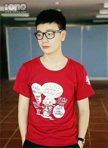 Hiện tại, Quang coi việc học tập tại trường là ưu tiên số 1. Ngoài ra, cậu tích cực tham gia một số hoạt động tập thể của Hội sinh viên và chụp ảnh cho một số shop thời trang.