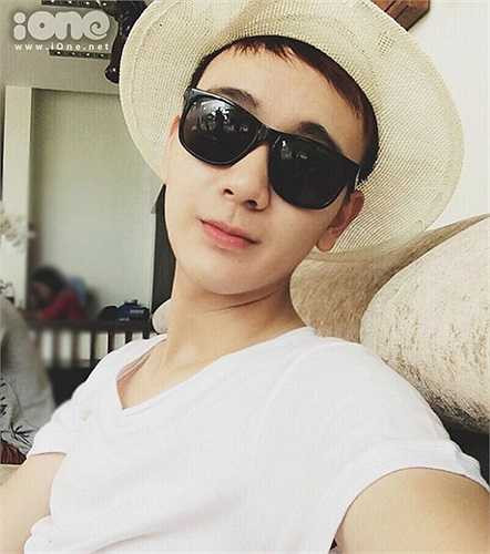 Ngoài việc làm mẫu, chàng trai 9x còn có sở thích chụp hình. 