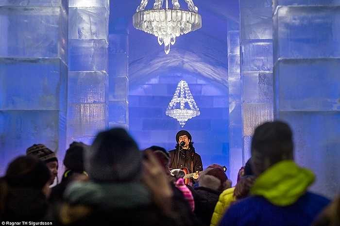 Chương trình nghệ thuật kỷ niệm 25 năm ra đời của khách sạn băng