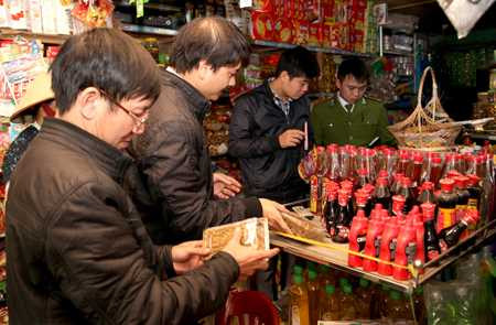 Lập 6 đoàn kiểm tra an toàn thực phẩm dịp Tết 2015