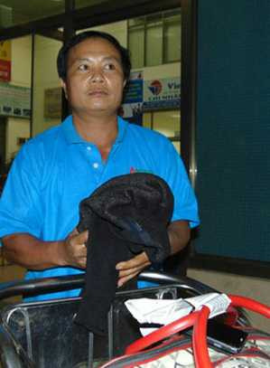 Máy bay Vietnam Airlines hạ cánh khẩn cấp: Hành khách kể phút kinh hoàng