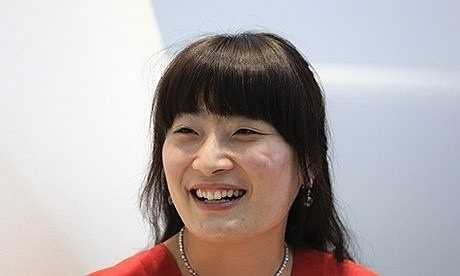 Giàu có, tài giỏi, nhưng khi nói về tình yêu, Zong rất bi quan: Tôi luôn tự hỏi những người đàn ông đến với mình vì họ yêu thương tôi thật sự hay chỉ vì những tài sản quá hấp dẫn. Và không ít trong số đó đã cho tôi thấy tham vọng quyền lực trong mắt họ