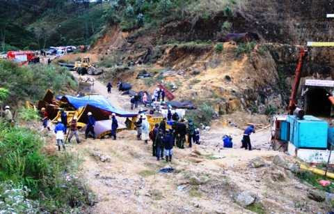 Sập hầm thủy điện Đạ Dâng: Nạn nhân trèo lên giàn giáo 'chạy nước'2