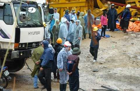 Sập hầm thủy điện Đa Dâng: Trắng đêm khoét đất cứu 12 công nhân