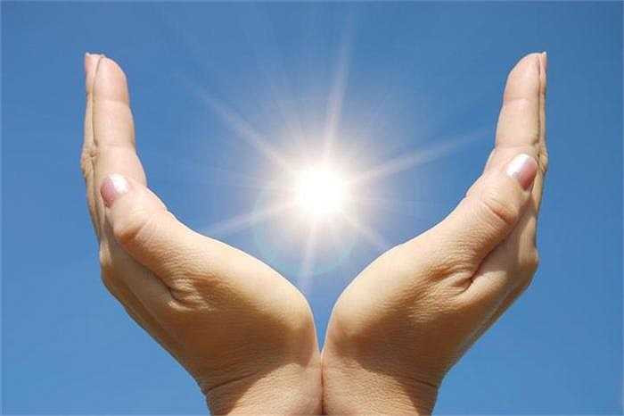 Không tiếp xúc ánh mặt trời: Nghiên cứu của Tiến sĩ Erica Schultz (Mỹ) chứng minh rằng ánh mặt trời có thể làm tăng khả năng miễn dịch, ngăn ngừa loãng xương, bệnh tuyến tiền liệt, bàn chân và các bệnh ung thư... ở con người.