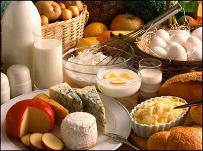 Chế độ ăn uống chứa quá nhiều chất đạm: Quá nhiều protein, đặc biệt là protein từ động vật-làm cho cơ thể sản xuất nhiều hormone IGF1, gây tăng tốc độ lão hóa và cản trở hệ thống miễn dịch của bạn