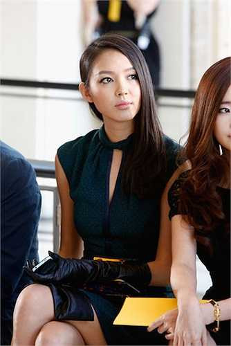 Những hình ảnh ngoài đời của cô cũng khiến người xem say đắm.