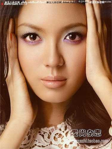 Tử Lâm cũng là người đẹp được nhiều hãng mỹ phẩm, thời trang chọn làm gương mặt đại diện.