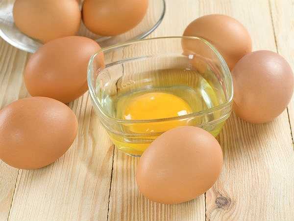 Món súp gà trong những ngày đông thực sự là một món ăn tuyệt vời giúp bạn hạ sốt và tránh cảm lạnh. Khoa học đã chứng minh thịt gà có thể giúp cơ thể nóng lên và tránh được cảm lạnh hoặc sốt. Trứng cũng có tác dụng làm ấm cơ thể và hỗ trợ hệ miễn dịch trong những tháng lạnh.