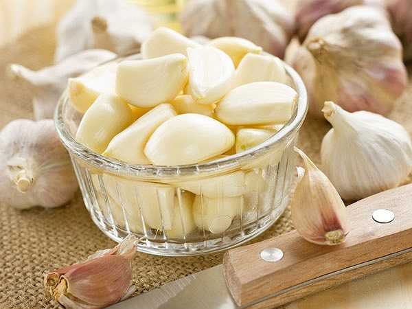 Tỏi và gửng là thành phần không thể thiếu của hầu hết các bài thuốc dân gian để chữa cảm lạnh và ho. Chúng làm ấm cơ thể và trị cảm lạnh hiệu quả.
