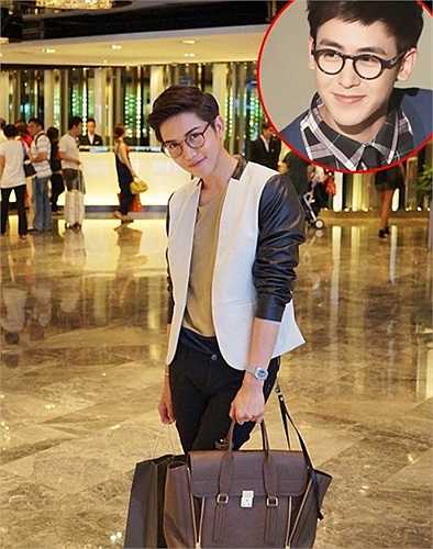 Dù có ngoại hình tomboy nhưng Theddy vẫn giữ giới tính nữ của mình chứ không chuyển giới. Việc cô nàng Thái Lan tung ảnh phẫu thuật thẩm mỹ không phải để ủng hộ, khuyến khích dao kéo mà chỉ muốn cung cấp thông tin cho mọi người tham khảo.