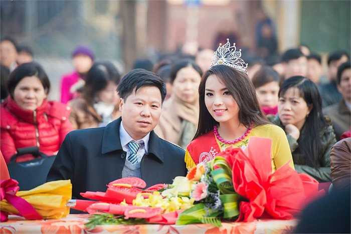Mặc dù sau khi đăng quang, lịch trình vô cùng bận rộn nhưng Nguyễn Cao Kỳ Duyên vẫn cố gắng sắp xếp về thăm những nơi cô đã từng theo học thời cắp sách tới trường để tri ân những người đã dạy dỗ cô nên người, góp phần giúp cho cô có được ngày hôm nay.