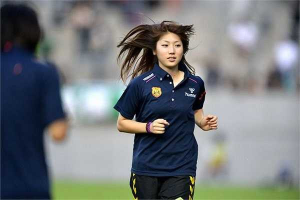 Ayu Nakada sinh ngày 15/8/1993, hiện thi đấu ở vị trí tiền vệ cho Câu lạc bộ INAC Kobe Leonessa.