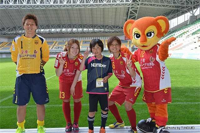 Ayu Nakada đã cùng đồng đội giành huy chương đồng tại Giải Bóng đá nữ U20 Thế giới được tổ chức tại Nhật Bản