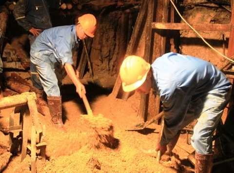 Sập hầm thủy điện Đạ Dâng: Nước rút, sức khỏe 12 công nhân ổn định