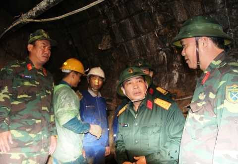 Sập hầm thủy điện Đạ Dâng: Nước rút, sức khỏe 12 công nhân ổn định