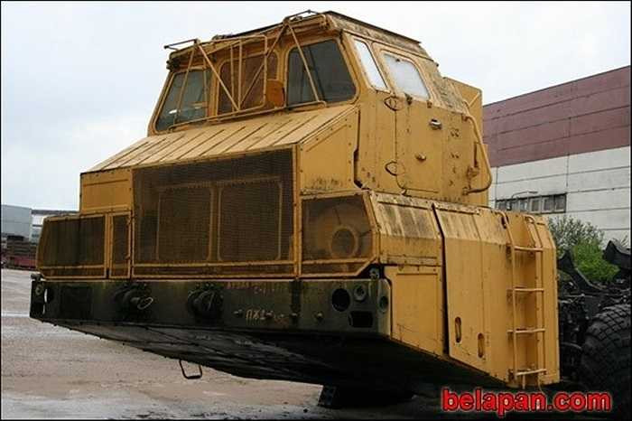 Những chiếc xe này đã từng lăn bánh rời nhà máy theo một lộ trình nghiêm ngặt được hộ tống, thậm chí được giám sát bởi vệ tinh.