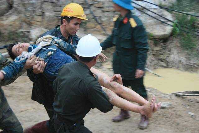 12 nạn nhân mắc kẹt đã được đưa ra khỏi hầm thủy điện Đạ Dâng