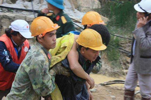 12 nạn nhân mắc kẹt đã được đưa ra khỏi hầm thủy điện Đạ Dâng