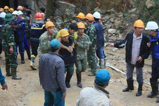 12 nạn nhân mắc kẹt đã được đưa ra khỏi hầm thủy điện Đạ Dâng