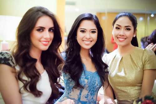 Nguyễn Thị Loan khoe sắc bên hoa hậu các nước