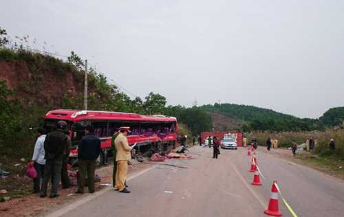 Tai nạn thảm khốc ở Quảng Ninh: Tài xế khai 'cố ý lấn đường'