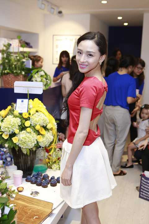 Người đẹp Trương Hồ Phương Nga