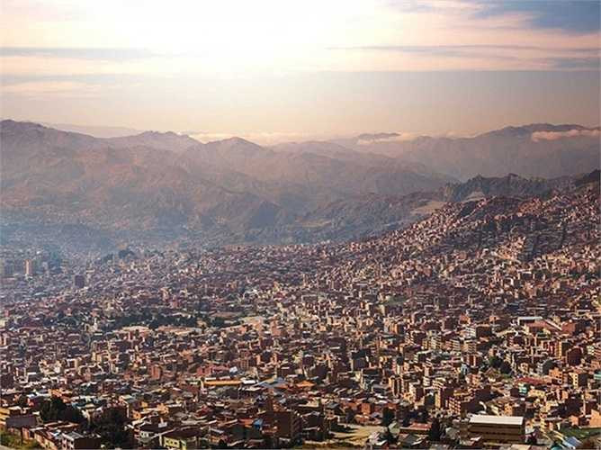 6. La Paz, Bolivia. Nằm trên đỉnh dãy Andes Mountains, La Paz ở độ cao hơn 3.600 m so với mực nước biển. Đây cũng là thủ đô cao nhất trên thế giới. 