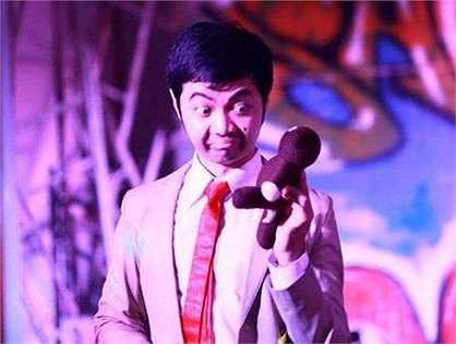 Thanh Tú yêu thích Mr. Bean từ khi nhà có ti vi màu và xem được loạt phim về ông. Cá tính sáng tạo, dám thử, dám làm, mang tiếng cười cho mọi người, sự ích kỷ rất người, đôi lúc lại ngờ nghệch, vô tư... chính là những cá tính của ngài Bean khiến Tú mê mệt. 'Tôi luôn nỗ lực từng ngày để được trở nên giống thần tượng trong cả cách sống lẫn lối suy nghĩ' - 8X chia sẻ.