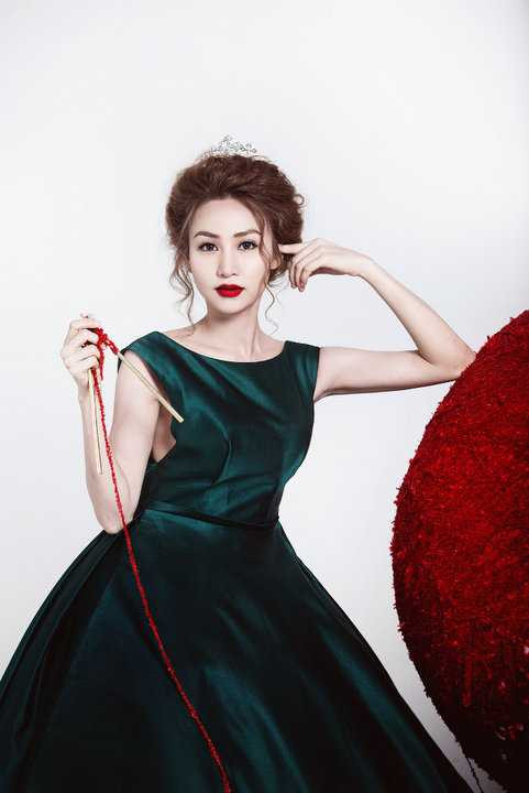 Ngân Khánh xinh đẹp quyến rũ