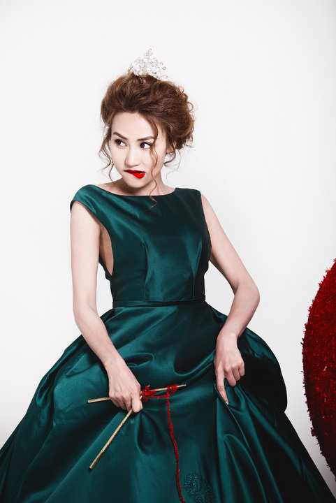 Ngân Khánh xinh đẹp quyến rũ