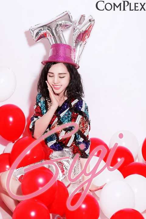 Trà Giang gợi cảm