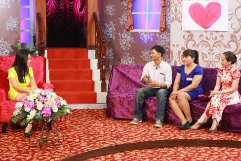 MC Cát Tường trò chuyện cùng các khách mời.