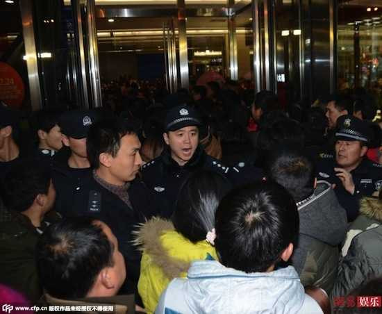 Người hâm mộ chật cứng tới gặp Phạm Băng Băng