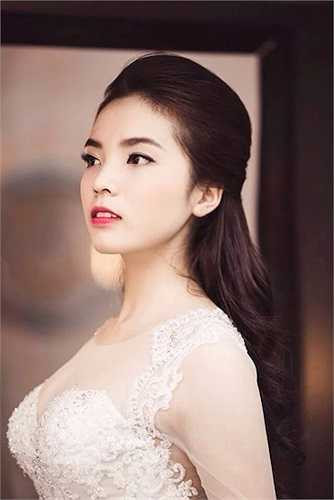 Nguyễn Cao Kỳ Duyên sinh năm 1996 tại Nam Định. 