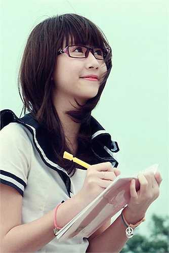 Cô có vẻ đẹp rất trong sáng, ngây thơ. 