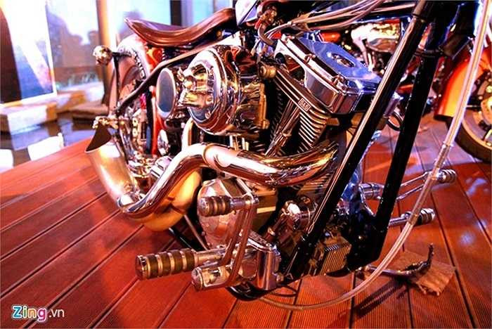Xe sử dụng động cơ V-twin trên Harley-Davidson, được S&S độ lại.