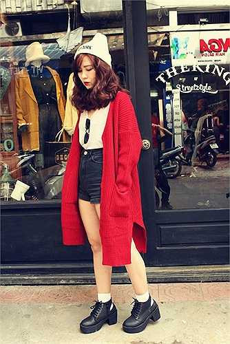 Cửa hàng của Loan nhanh chóng trở thành địa chỉ mua sắm quen thuộc với nhiều cô gái teen.