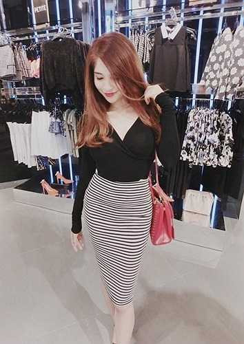 Cách đây 3 năm, Diệu Linh quyết định chuyển từ kinh doanh cửa hàng quần áo sang bán hàng qua mạng với những mặt hàng là mỹ phẩm, quần áo, dụng cụ làm đẹp.