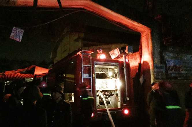 Chợ Đồng Xa cháy lớn trong đêm, thiêu rụi nhiều gian hàng