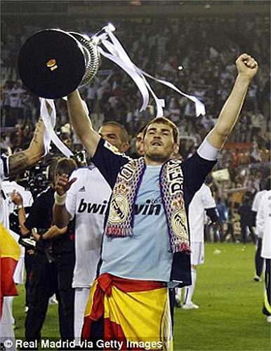 Trước đó 1 năm là chiếc cúp Nhà vua