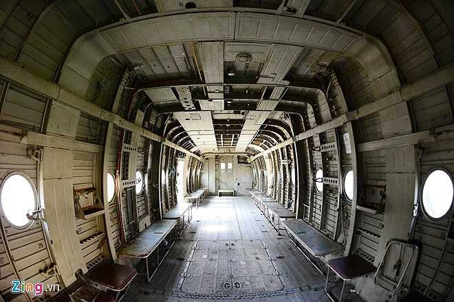 Với tải trọng 12 tấn, sức chứa 90 hành khách hoặc 70 lính dù, Mi-6 không chỉ 'cẩu' những chiếc máy bay Mig-17, Mig-21, rada, pháo cỡ lớn cơ động đến các trận địa phục vụ chiến đấu mà còn thực hiện các chuyến bay chuyên chở số lượng lớn lính, hàng viện trợ cấp cứu... đến chiến trường. (Theo Zing)