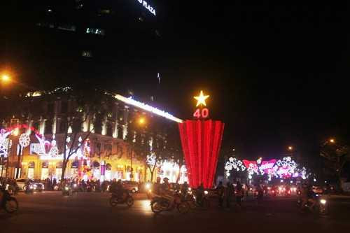 Hình ảnh Noel lung linh, kỳ ảo ở TP.HCM