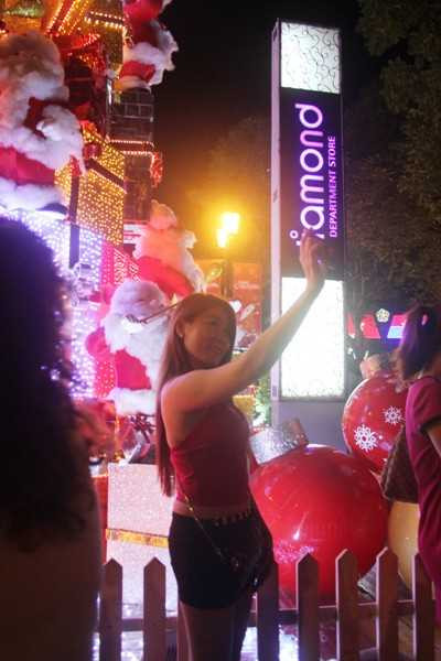 Hình ảnh Noel lung linh, kỳ ảo ở TP.HCM