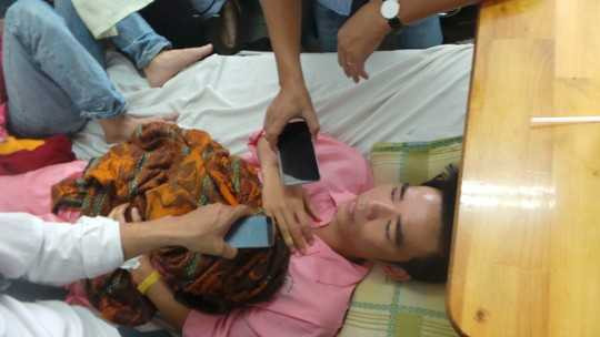 Đang chạy, xe nổ lốp, 5 người thương vong