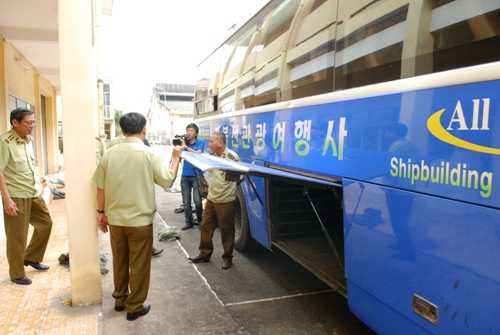 Bắt xe khách vận chuyển hàng ngàn gói thuốc lá nhập lậu