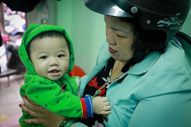 Bé trai 7 tháng tuổi bị mẹ bỏ rơi 